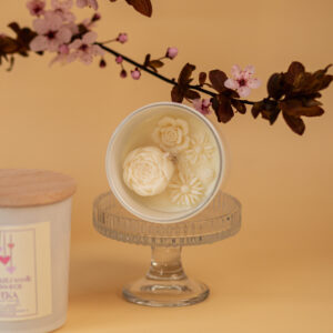 Świeca sojowa zapachowa z kwiatami